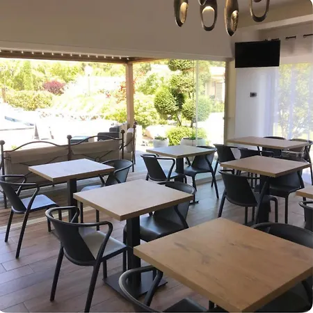 Hotel Les Jardins De Sta Giulia Avec Piscine *