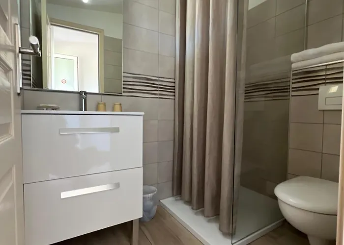 Otel Les Jardins De Sta Giulia Avec Piscine